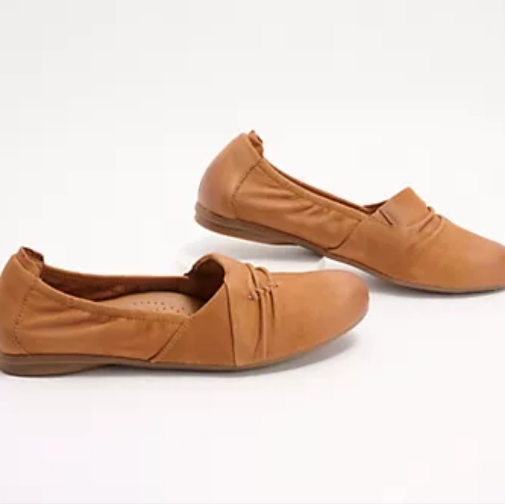 Clarks Women's Tan Loafers